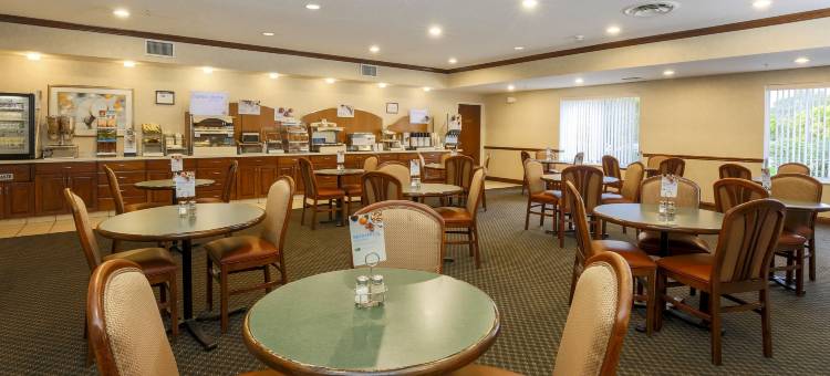 伊朗德阔伊特智选假日酒店(Holiday Inn Express Rochester NE - Irondequoit)图片