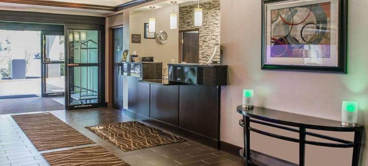 巴特勒舒适套房酒店(Comfort Inn & Suites Butler)图片