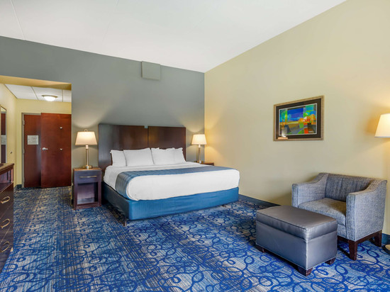 韦恩斯伯勒贝斯特韦斯特优质套房酒店及会议中心