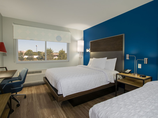 格罗夫城哥伦布希尔顿 Tru 酒店