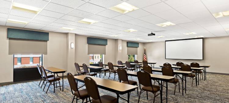 坎顿欢朋套房酒店(Hampton Inn & Suites Canton)图片