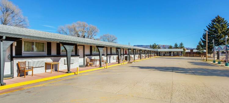 罗德威套房旅馆(Rodeway Inn & Suites Raton)图片