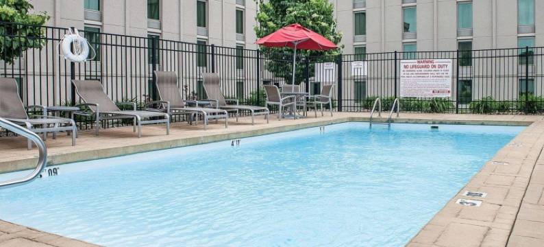 布卢明顿大学附近舒适酒店(Comfort Inn Bloomington Near University)图片