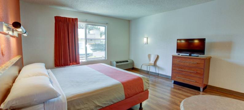 尔湾6号汽车旅馆 - 奥兰治县机场店(Motel 6 Santa Ana, CA - Irvine - Orange County Airport)图片