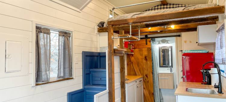 Lakefront Relaxation and Stunning Views - Charming Glamping Escape图片