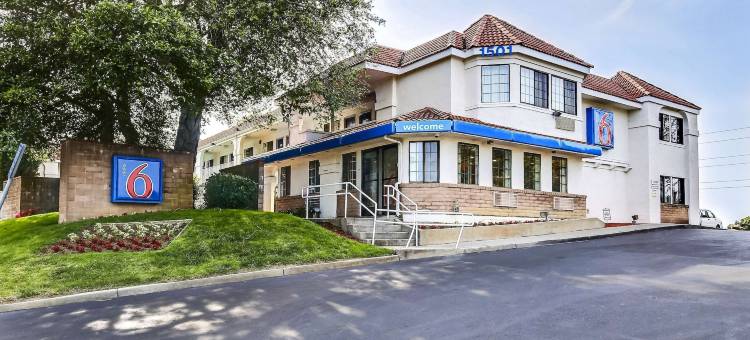 皮诺尔6号汽车旅馆(Motel 6 Pinole, CA)图片