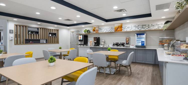 汉普顿体育场附近舒适套房酒店(Comfort Inn & Suites Hampton Near Coliseum)图片