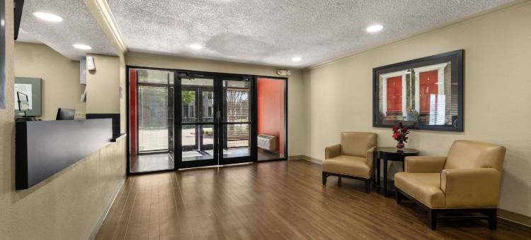 休斯顿北 I-45 郊区套房酒店(Suburban Studios Houston North I-45)图片