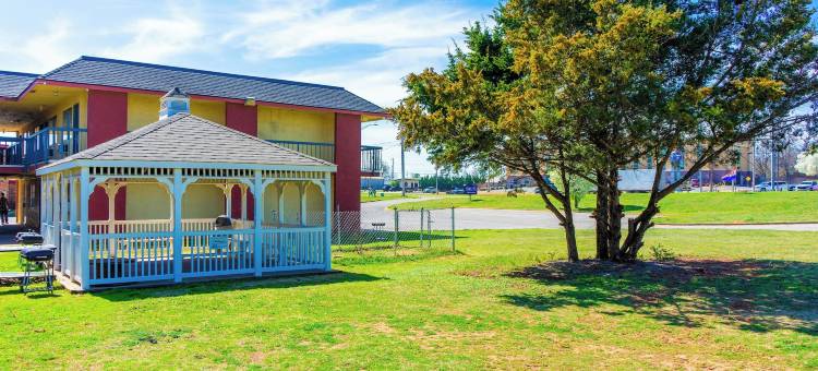 卡斯尔因苏伊特斯由OYO奇卡沙管理(Castle Inn & Suites by OYO Chickasha)图片