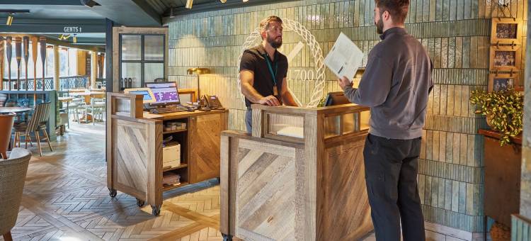 河滨客房船屋酒店(The Boathouse Inn & Riverside Rooms)图片