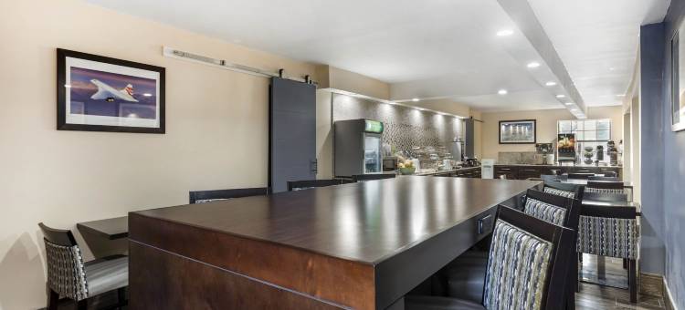 品质酒店及套房-机场(Quality Inn & Suites Airport)图片