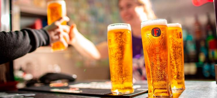 踢屁屁草市场-仅限18岁以上入住(Kick Ass Grassmarket (18+))图片