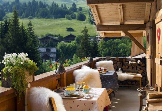 Chalet-Hôtel les Cimes Hotel Overview