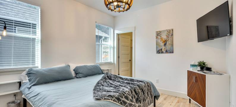 令人惊叹的斯蒂文森度假村，带山景！(Stunning Stevenson Retreat w/ Mountain Views!)图片