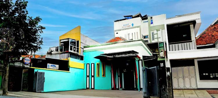 近塔曼巴贡库尔红门酒店(Hotel O Tegalsari Near Tunjungan Plaza)图片