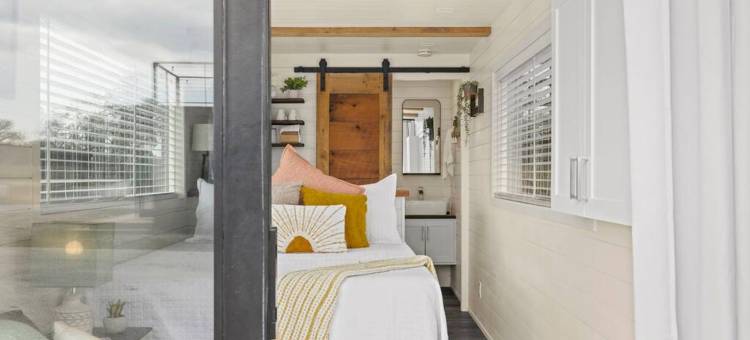 新的日出舒适集装箱家(New the Sunrise Cozy Container Home)图片