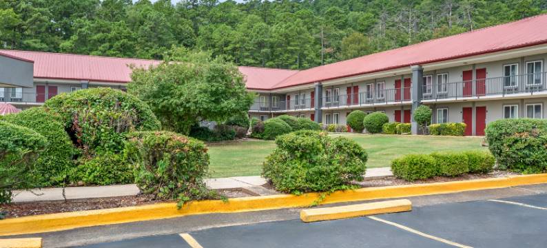 温泉城红屋顶客栈(Red Roof Inn Hot Springs)图片
