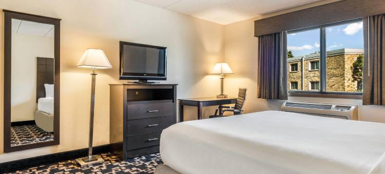 布卢明顿MSP机场呗盟套房酒店(Baymont by Wyndham Bloomington MSP Airport)图片