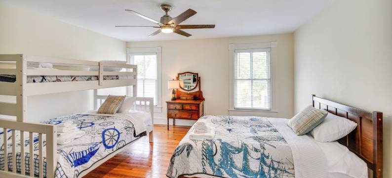 距格洛斯特15英里：滨水马修斯之家！(15 Mi to Gloucester: Waterfront Mathews Home!)图片