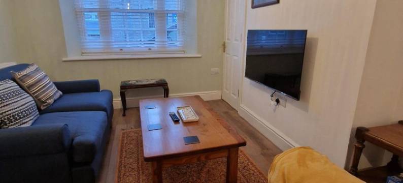 斯坦福镇中心时尚两居室房屋(Stylish 2-Bed House in Stamford Town Centre)图片