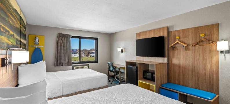 德梅因机场戴斯套房酒店(Days Inn & Suites by Wyndham des Moines Airport)图片