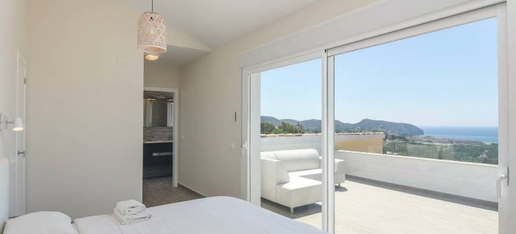 Coastal Villa with Pool图片