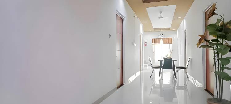 红多兹普拉斯酒店-近巨港机场3号(RedDoorz Plus Near Palembang Airport 3)图片