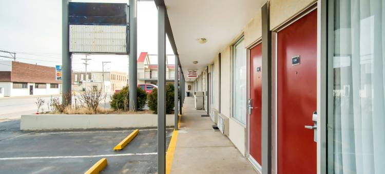 OYO 堪萨斯南哈钦森西第 4 大道酒店(OYO Hotel Hutchinson West 4th Ave)图片