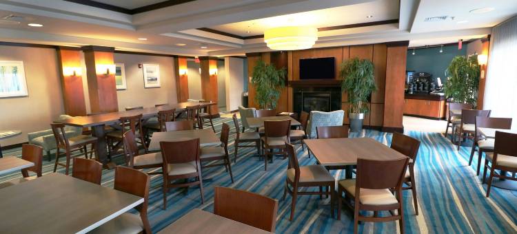 德梅因机场万枫酒店(Fairfield Inn & Suites des Moines Airport)图片
