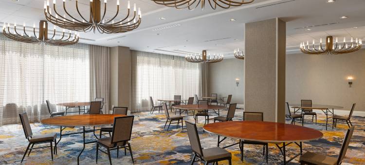 亚特兰大巴克海德希尔顿安泊酒店(Embassy Suites by Hilton Atlanta Buckhead)图片