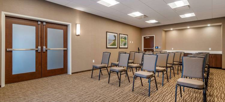 哈里斯堡西坎普希尔舒适套房酒店(Comfort Suites Camp Hill-Harrisburg West)图片