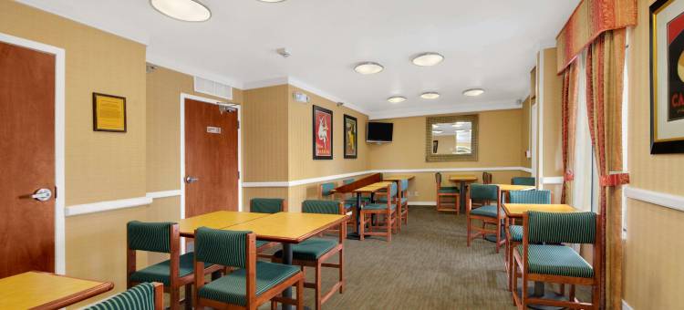 盖恩斯维尔 I-75 呗盟酒店(Baymont by Wyndham Gainesville I-75)图片