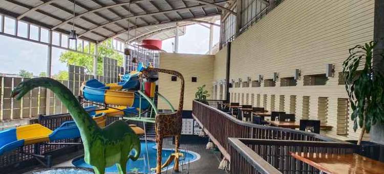 图隆阿贡皇冠维多利亚大酒店(Crown Victoria Hotel Tulungagung)图片