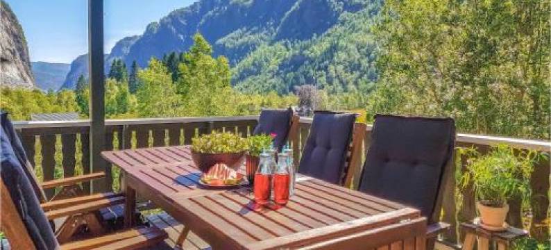 Three-Bedroom Holiday Home in Vikanes图片