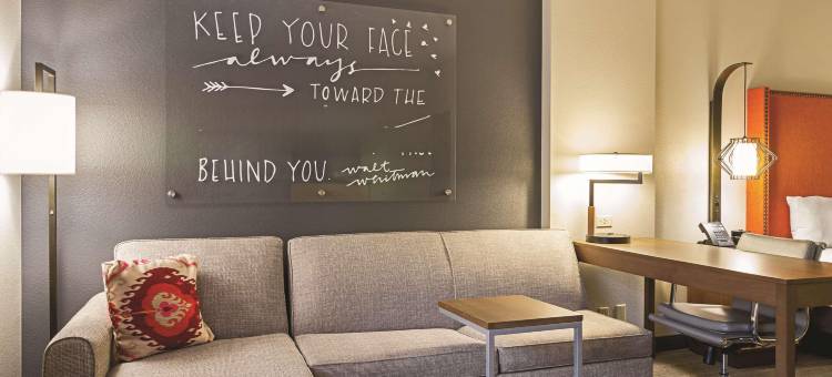 奥兰治郡机场拉昆塔温德姆套房酒店(La Quinta by Wyndham Orange County Airport)图片