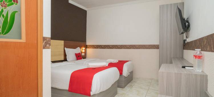 红多兹伊斯兰酒店-近哥打电影院贾蒂亚西购物中心(RedDoorz Syariah Near Kota Cinema Mall Jatiasih)图片