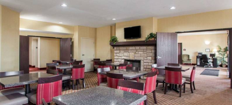哈里森维尔舒适套房酒店(Comfort Inn & Suites Harrisonville)图片