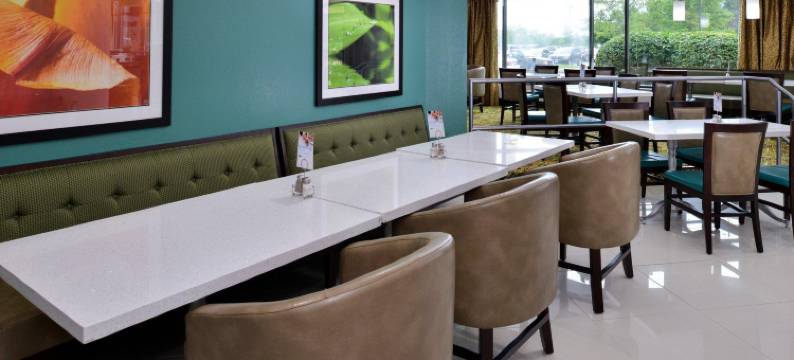 埃里姆伍德酒店 - 温德姆华美达酒店(Elimwood Hotel, A Ramada by Wyndham)图片