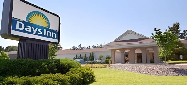 南派恩斯派恩赫斯特温德姆戴斯酒店及会议中心(Days Inn & Conf Center by Wyndham Southern Pines Pinehurst)图片