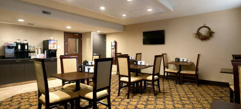 福克斯河温德姆速8酒店(Super 8 by Wyndham Fox Creek)图片