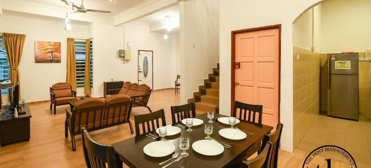 位于甘榜武吉光的4卧室独栋房屋-278平方米|带3个独立浴室(Luxury Semi-D (Hi-Speed Internet with TVbox) 11pax)图片