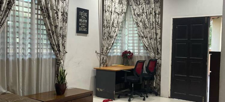 位于甘榜武吉光的3卧室独栋房屋-1300平方米|带2个独立浴室(Ara Homestay MAK CHILI)图片