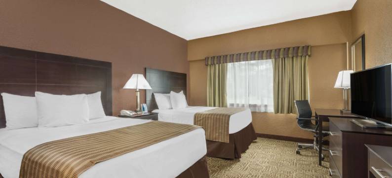 佩恩茨维尔华美达酒店及会议中心(Ramada by Wyndham Paintsville Hotel & Conference Center)图片