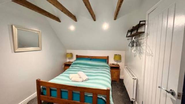 Carnmhor, Isle of Skye - Stunning 242 Year Old Cottage on Its Own Sea Shore!