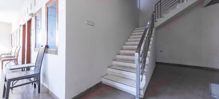 红多兹酒店-近帕萨帕吉西里邦2号(RedDoorz Near Pasar Pagi 2 by Cassana)图片