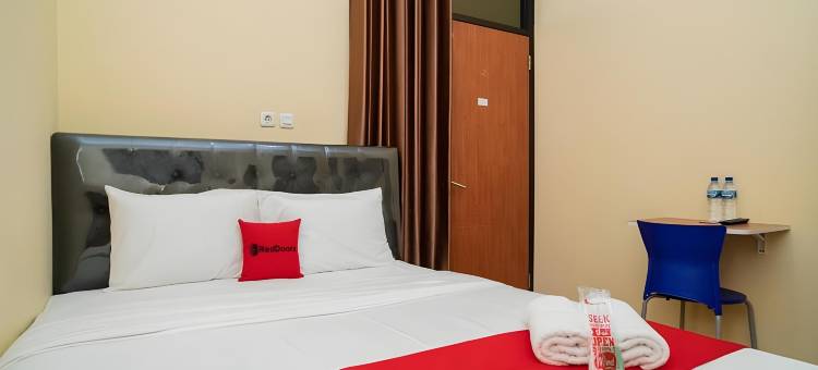 红门酒店 - 靠近红桥广场(RedDoorz Syariah Near Jembatan Merah Plaza)图片