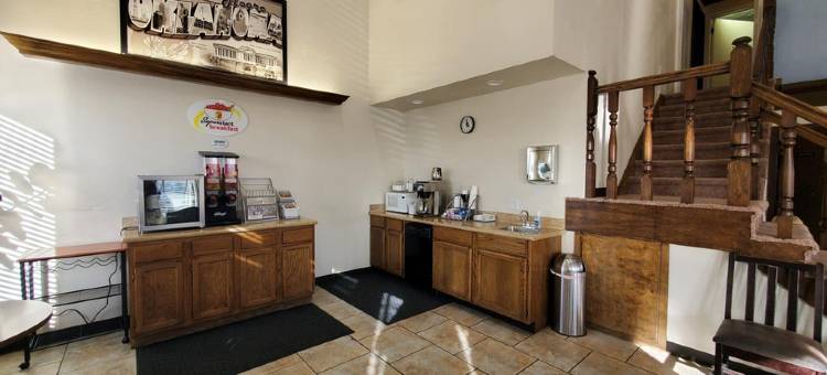 穆尔城温德姆速8酒店(Super 8 by Wyndham City of Moore)图片