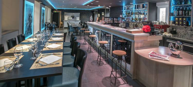 洛吉斯酒店餐厅 Les 2 Rives - A75，河边(Logis Hôtel Restaurant les 2 Rives - Chambres Climatisees - A75, en Bordure de rivière)图片