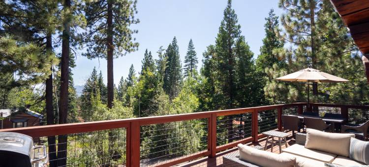 Stunning Lake View and Cozy Deck - Idyllic Mountain Retreat图片