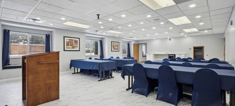 南本德-巴黎圣母院麦客达套房酒店(Microtel Inn & Suites by Wyndham South Bend/at Notre Dame)图片